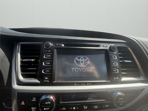 Used 2019 Toyota Highlander Limited AWD/4WD image 12