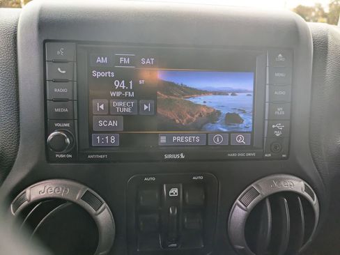 Used 2018 Jeep Wrangler Unlimited Sport S image 16