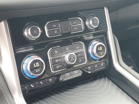 Used 2024 GMC Yukon Denali w/ Denali Reserve Package image 32