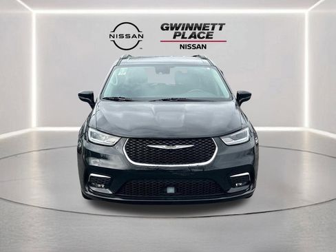 Used 2022 Chrysler Pacifica Touring-L image 2