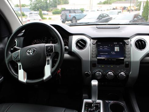 Used 2021 Toyota Tundra SR5 w/ SR5 Leather Package AWD/4WD image 15