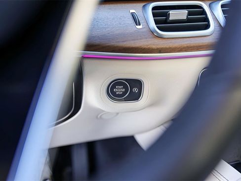 Used 2025 Mercedes-Benz GLE 350 4MATIC image 17