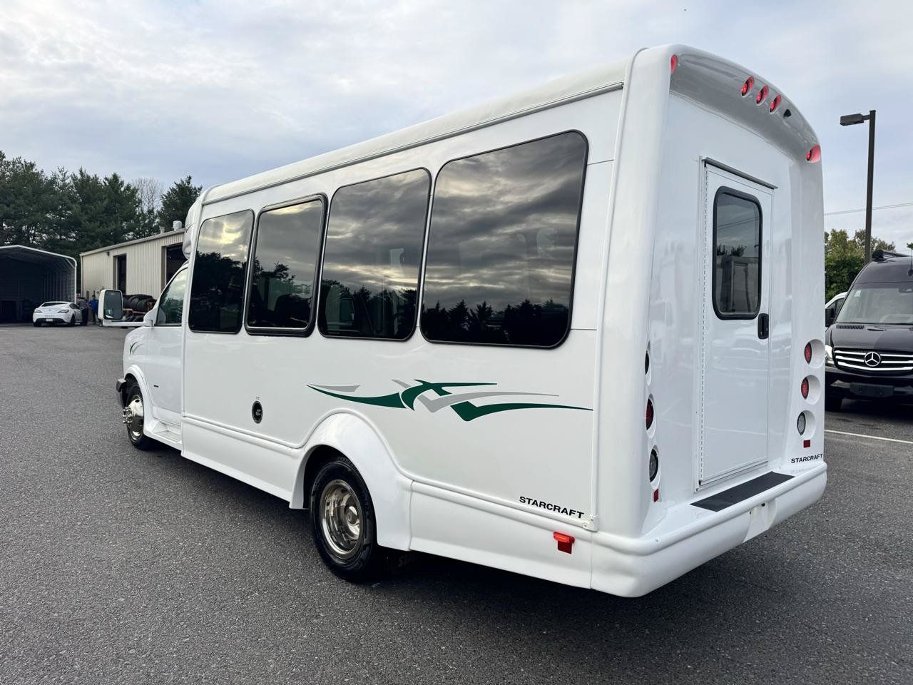 Used 2020 Chevrolet Express 3500 w/ Shuttle Bus Package RWD image 7