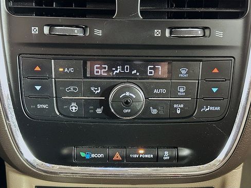 Used 2013 Chrysler Town & Country Limited w/ Luxury Group FWD image 17