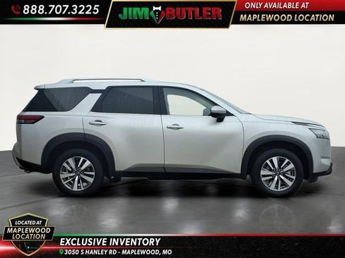 Used 2025 Nissan Pathfinder SL image 4
