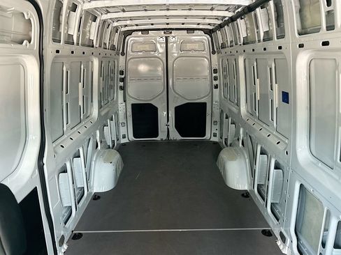 Used 2025 Mercedes-Benz Sprinter 2500 image 22