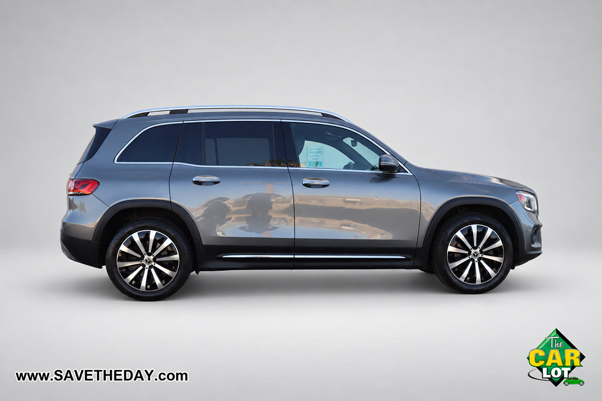 Used 2022 Mercedes-Benz GLB 250 4MATIC w/ Premium Package Lite image 9