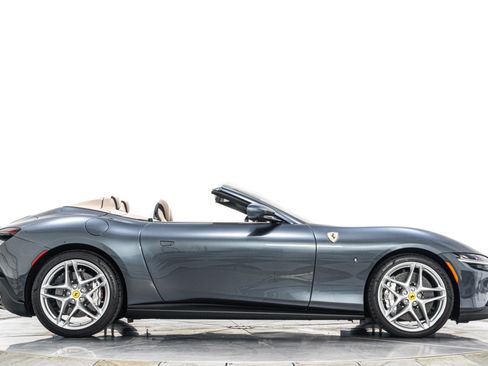 Used 2025 Ferrari Roma Spider RWD image 33