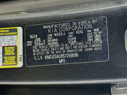 Used 2025 Kia Soul LX w/ LX Technology Package FWD image 12