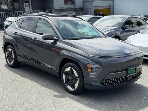 Used 2024 Hyundai Kona Limited FWD image 3