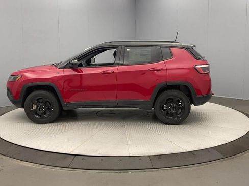Used 2023 Jeep Compass Trailhawk w/ Trailhawk Convenience Group AWD/4WD image 2
