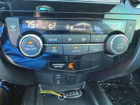 Used 2018 Nissan Rogue Sport SL image 19