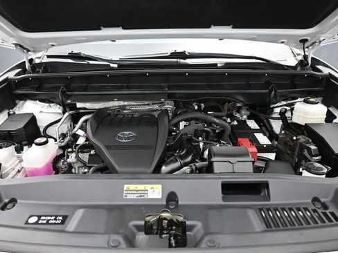 Used 2023 Toyota Highlander L FWD image 41
