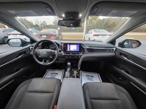Used 2025 Toyota Camry LE image 14