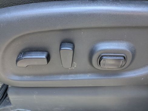 Used 2016 Nissan Titan SV AWD/4WD image 19