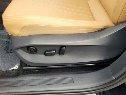 Certified 2023 Volkswagen Tiguan SE FWD image 20
