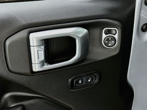 Used 2024 Jeep Wrangler Unlimited w/ Convenience Group AWD/4WD image 19