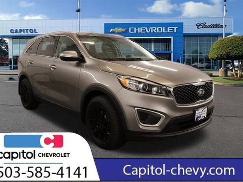 Used 2017 Kia Sorento LX w/ LX Convenience Package image 1
