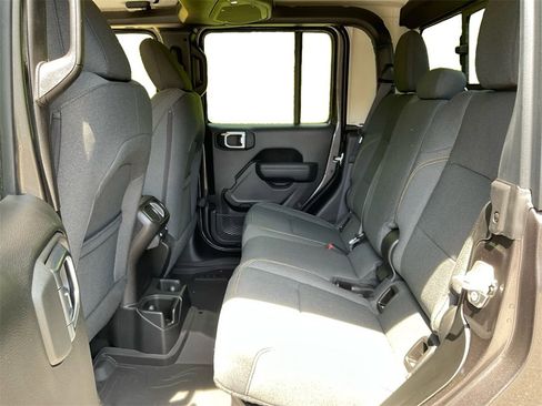 New 2025 Jeep Gladiator Sport image 27
