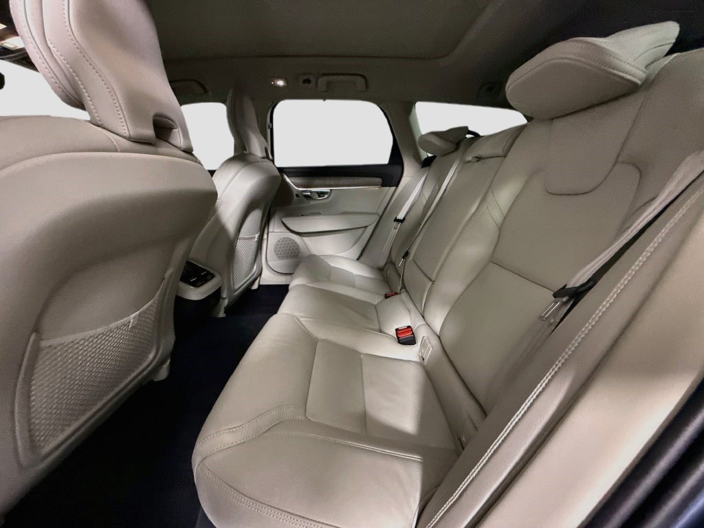 Used 2025 Volvo V90 B6 Cross Country Ultra w/ Protection Package Premier AWD/4WD image 24
