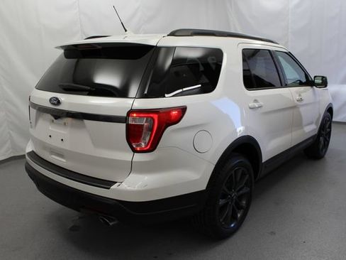 Used 2018 Ford Explorer XLT w/ Equipment Group 202A FWD image 10