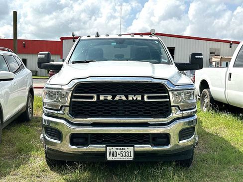 Used 2024 RAM 3500 Tradesman w/ Chrome Appearance Group AWD/4WD image 10