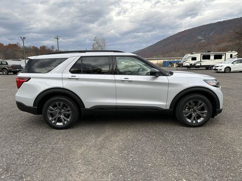 New 2026 Ford Explorer Active w/ Active Comfort Package image 8