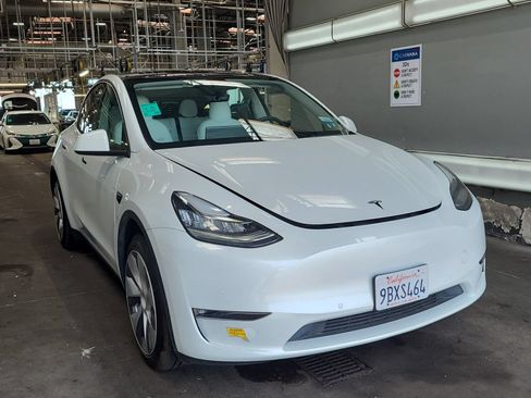 Used 2022 Tesla Model Y Long Range AWD/4WD image 7