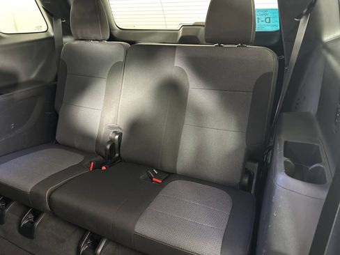 Used 2021 Chevrolet Traverse LS AWD/4WD image 17