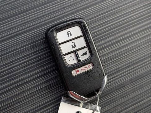 Used 2018 Honda Pilot Touring image 32