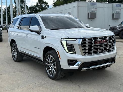 Used 2025 GMC Yukon Denali w/ Denali Reserve Package AWD/4WD image 4