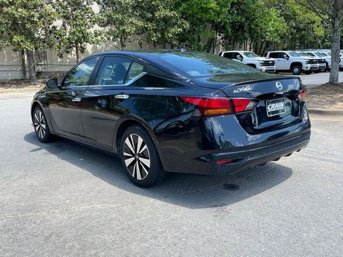 Used 2022 Nissan Altima 2.5 SV FWD image 5