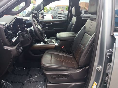 Used 2025 Chevrolet Silverado 1500 High Country w/ High Country Premium Package AWD/4WD image 9