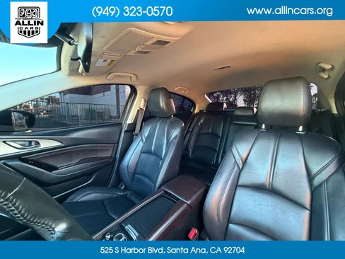 Used 2018 MAZDA MAZDA3 Touring FWD image 12
