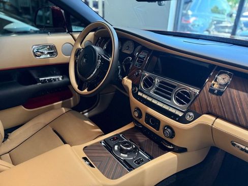 Used 2019 Rolls-Royce Wraith image 21