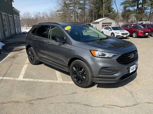 Used 2022 Ford Edge SE w/ Black Appearance Package image 4