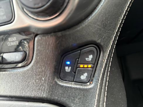 Used 2017 Chevrolet Suburban Premier AWD/4WD image 21