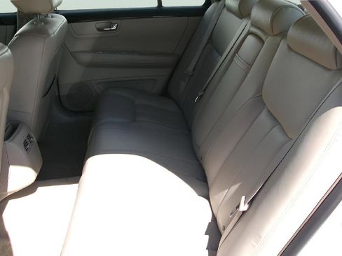 Used 2011 Cadillac DTS FWD image 10