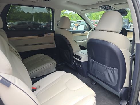 Used 2024 Hyundai Palisade Limited FWD image 11