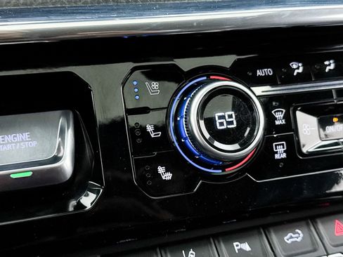 Used 2024 GMC Sierra 2500 Denali w/ Denali Reserve Package image 26