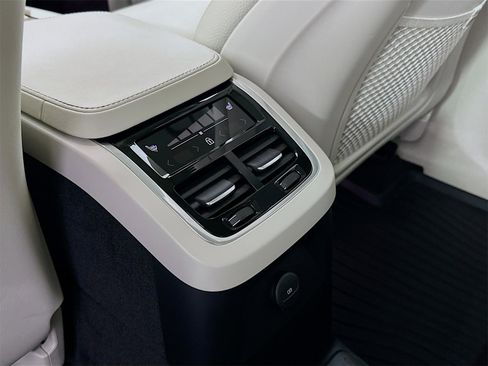 Used 2024 Volvo XC90 T8 Plus w/ Protection Package Premier image 26