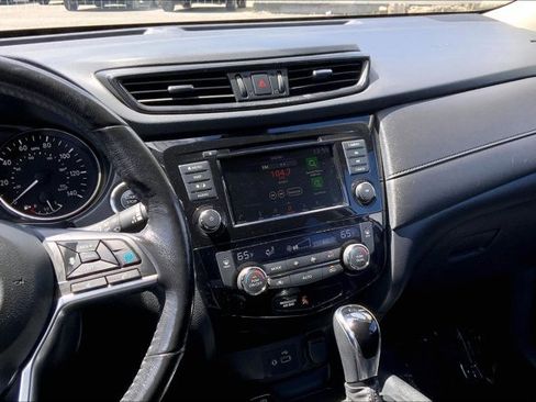 Used 2019 Nissan Rogue SV w/ Premium Package AWD/4WD image 5