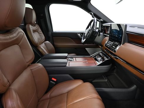 Used 2024 Lincoln Navigator Reserve AWD/4WD image 16