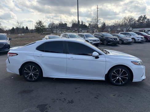 Used 2020 Toyota Camry SE image 6