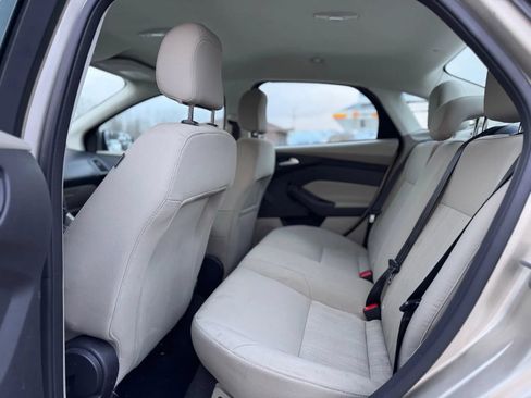Used 2018 Ford Focus SE FWD image 18