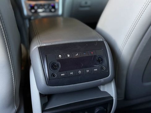 Used 2014 GMC Acadia SLT image 38