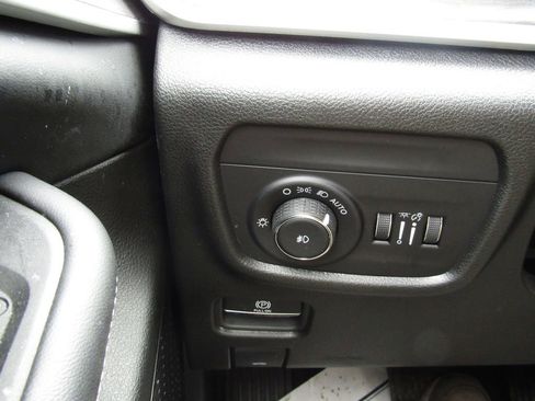 Used 2023 Jeep Grand Cherokee L Limited AWD/4WD image 19
