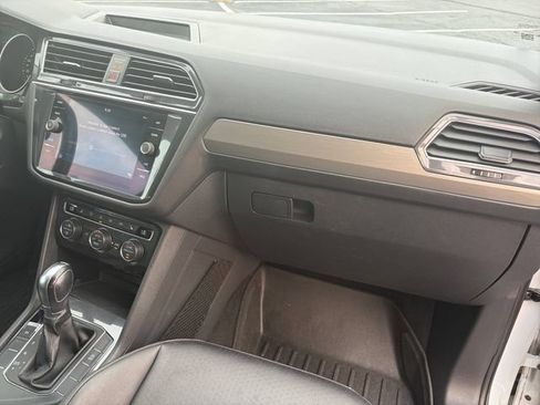 Used 2018 Volkswagen Tiguan SE FWD image 20