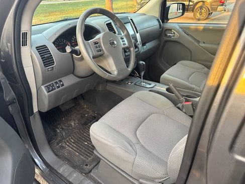 Used 2021 Nissan Frontier SV w/ Midnight Edition Floor Mats AWD/4WD image 8