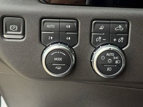 Used 2024 GMC Sierra 1500 SLT AWD/4WD image 13